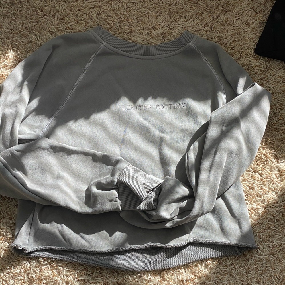 Cropped crewneck
